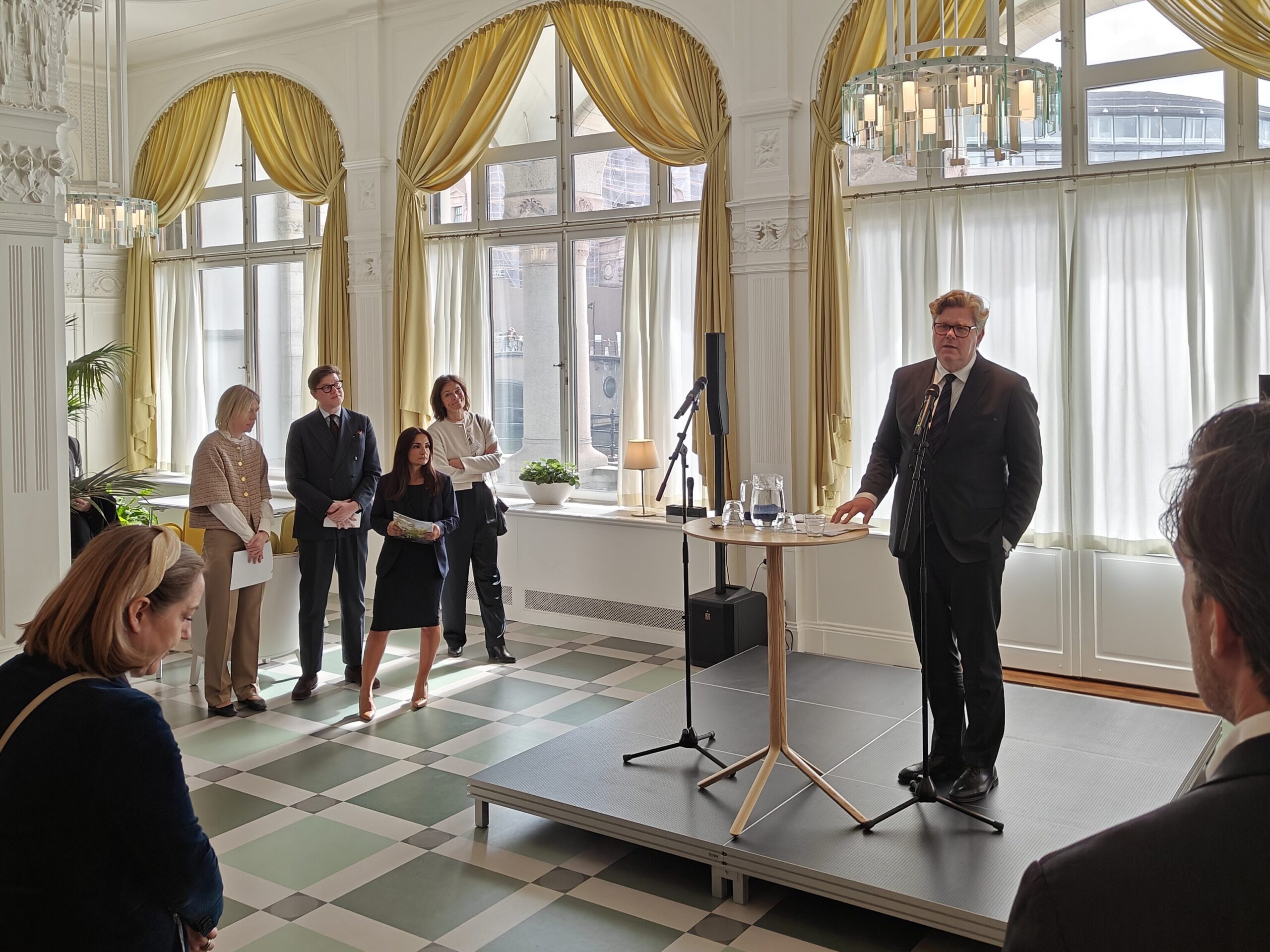 Regeringens handlingsplan presenteras av Gunnar Strömmer

